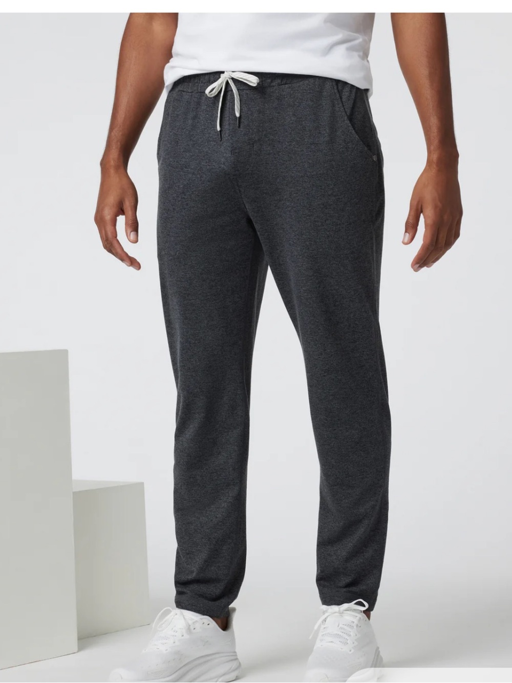 Vuori Ponto Performance Knit Charcoal Heather. Size XL.